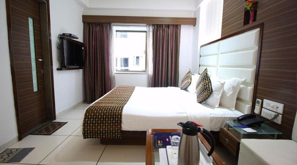 Atithi The Hotel Ahmedabad Extérieur photo